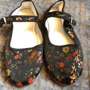 Floral black shoes